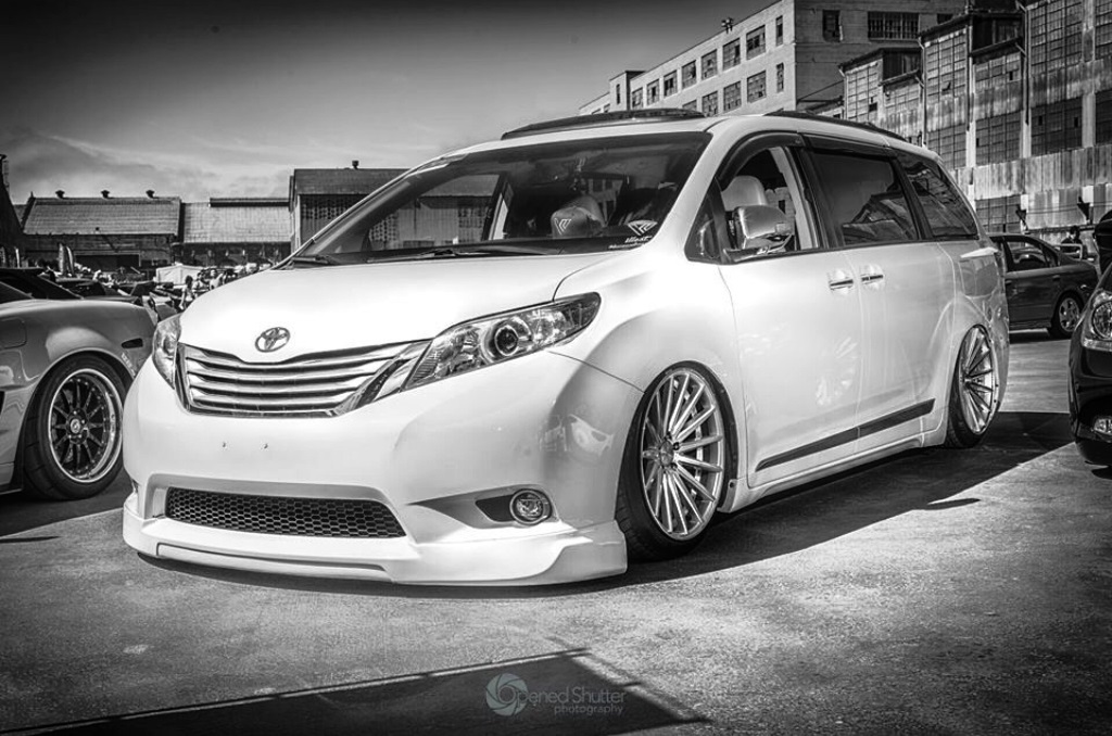 PASMAG Tuner Battlegrounds Paul Cotaco Toyota Sienna Exterior Black and White