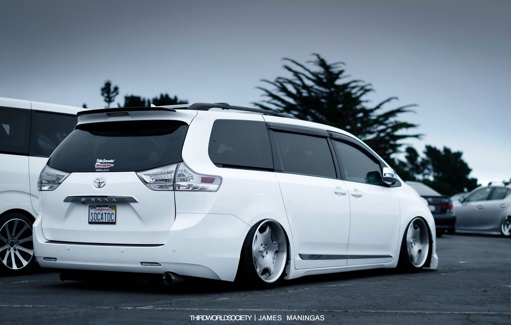 PASMAG Tuner Battlegrounds Paul Cotaco Toyota Sienna Exterior Passenger Rear